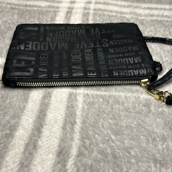 Steve Madden black wristlet clutch bag all over print - Picture 3 of 4